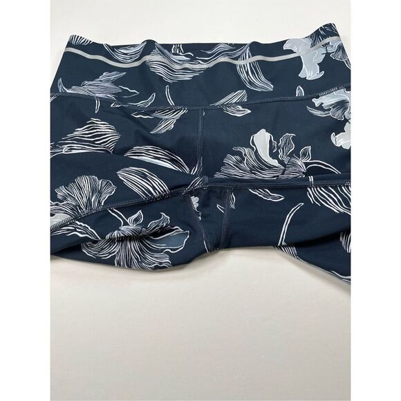 NWOT Athleta Floral Sonic Capri Navy White Reflective Style 291787 Size Medium - Picture 8 of 10